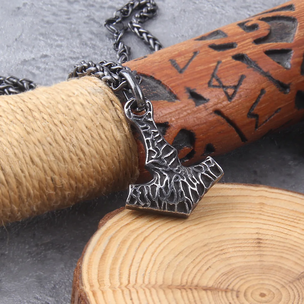 never fade Vintage Viking Vegvisir Iron Color Viking Odin Rune Pendant Necklace with wooden box As Men Gift never fade Vintage Viking Vegvisir Iron Color Viking Odin Rune Pendant Necklace with wooden box As Men Gift