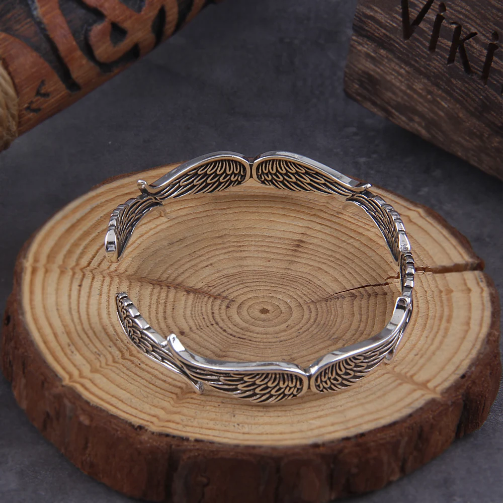 Punk Simple Silver Color Twisted Mobius Cuff Bangles Infinite Loop Bracelet Men's Fashion Casual Party Jewelry Gift with box Punk Simple Silver Color Twisted Mobius Cuff Bangles Infinite Loop Bracelet Men's Fashion Casual Party Jewelry Gift with box