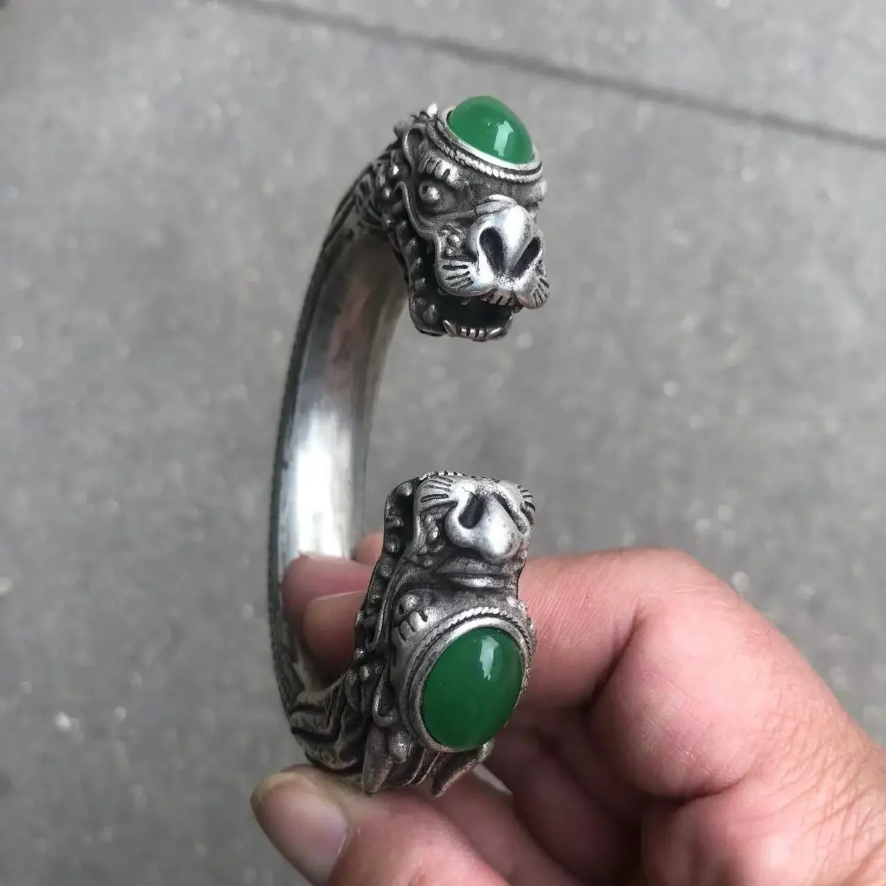 Old Tibet silver Double Dragon inlay green gemstone handmade Bracelet Old Tibet silver Double Dragon inlay green gemstone handmade Bracelet