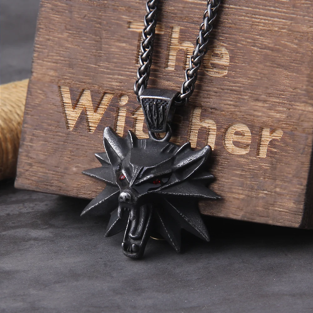 Solid Stainless Steel Gray color Wizard 3 Wild Hunt Game pendant necklace Geralt wolf head necklace with wooden box as men gift Solid Stainless Steel Gray color Wizard 3 Wild Hunt Game pendant necklace Geralt wolf head necklace with wooden box as men gift