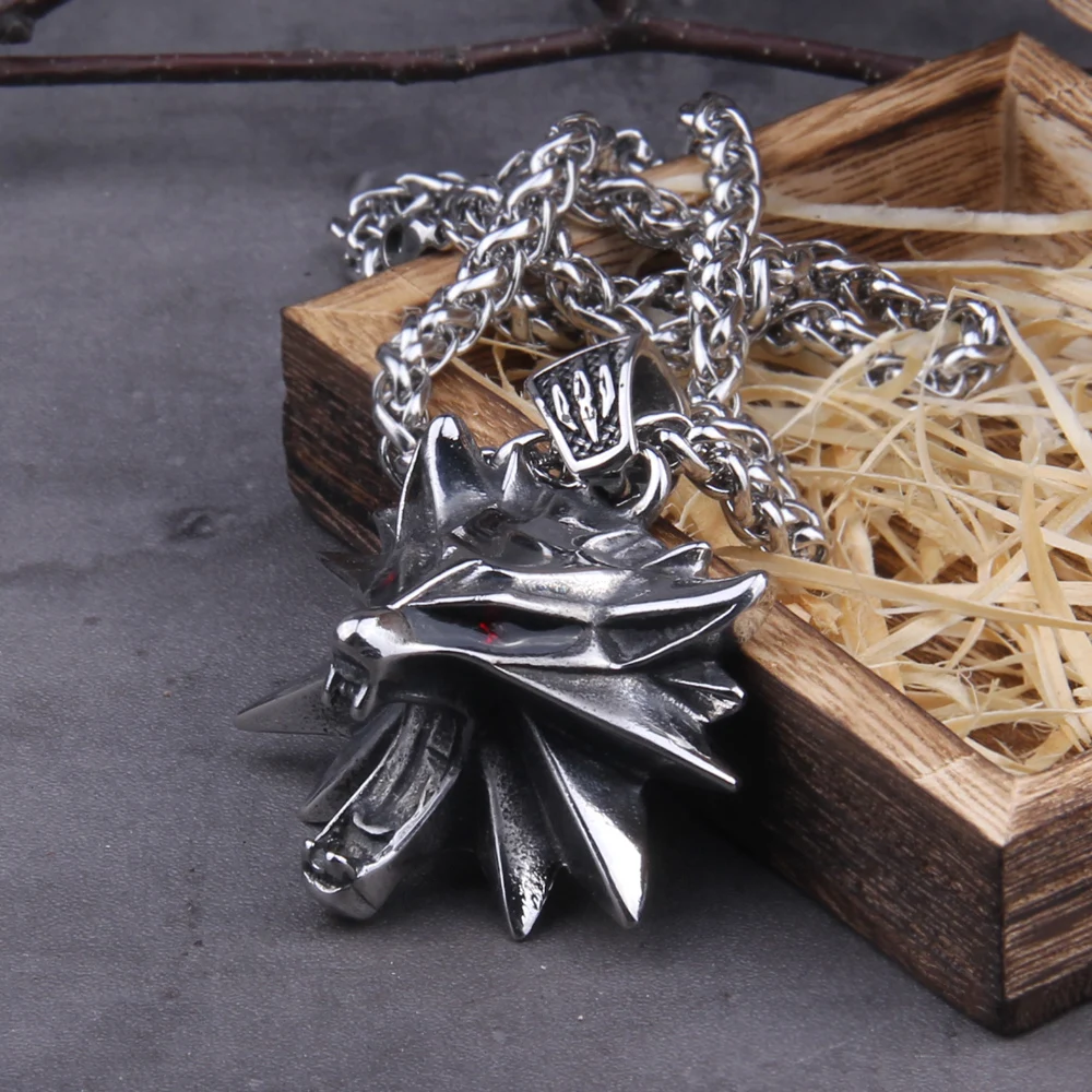 Solid Stainless Steel Gray color Wizard 3 Wild Hunt Game pendant necklace Geralt wolf head necklace with wooden box as men gift Solid Stainless Steel Gray color Wizard 3 Wild Hunt Game pendant necklace Geralt wolf head necklace with wooden box as men gift