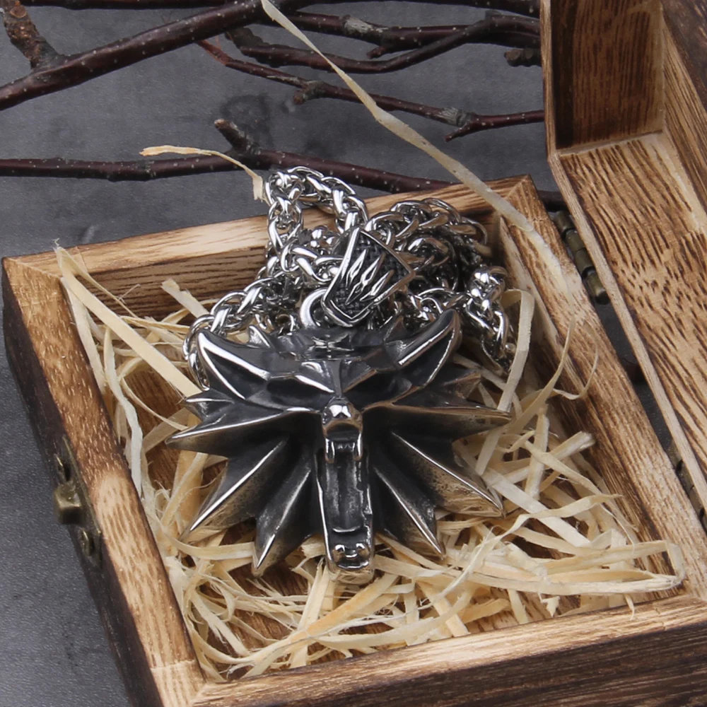 Solid Stainless Steel Gray color Wizard 3 Wild Hunt Game pendant necklace Geralt wolf head necklace with wooden box as men gift Solid Stainless Steel Gray color Wizard 3 Wild Hunt Game pendant necklace Geralt wolf head necklace with wooden box as men gift