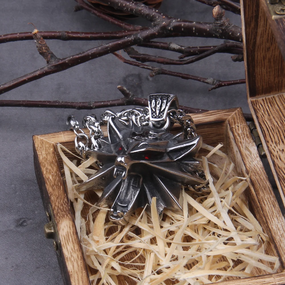 Solid Stainless Steel Gray color Wizard 3 Wild Hunt Game pendant necklace Geralt wolf head necklace with wooden box as men gift Solid Stainless Steel Gray color Wizard 3 Wild Hunt Game pendant necklace Geralt wolf head necklace with wooden box as men gift