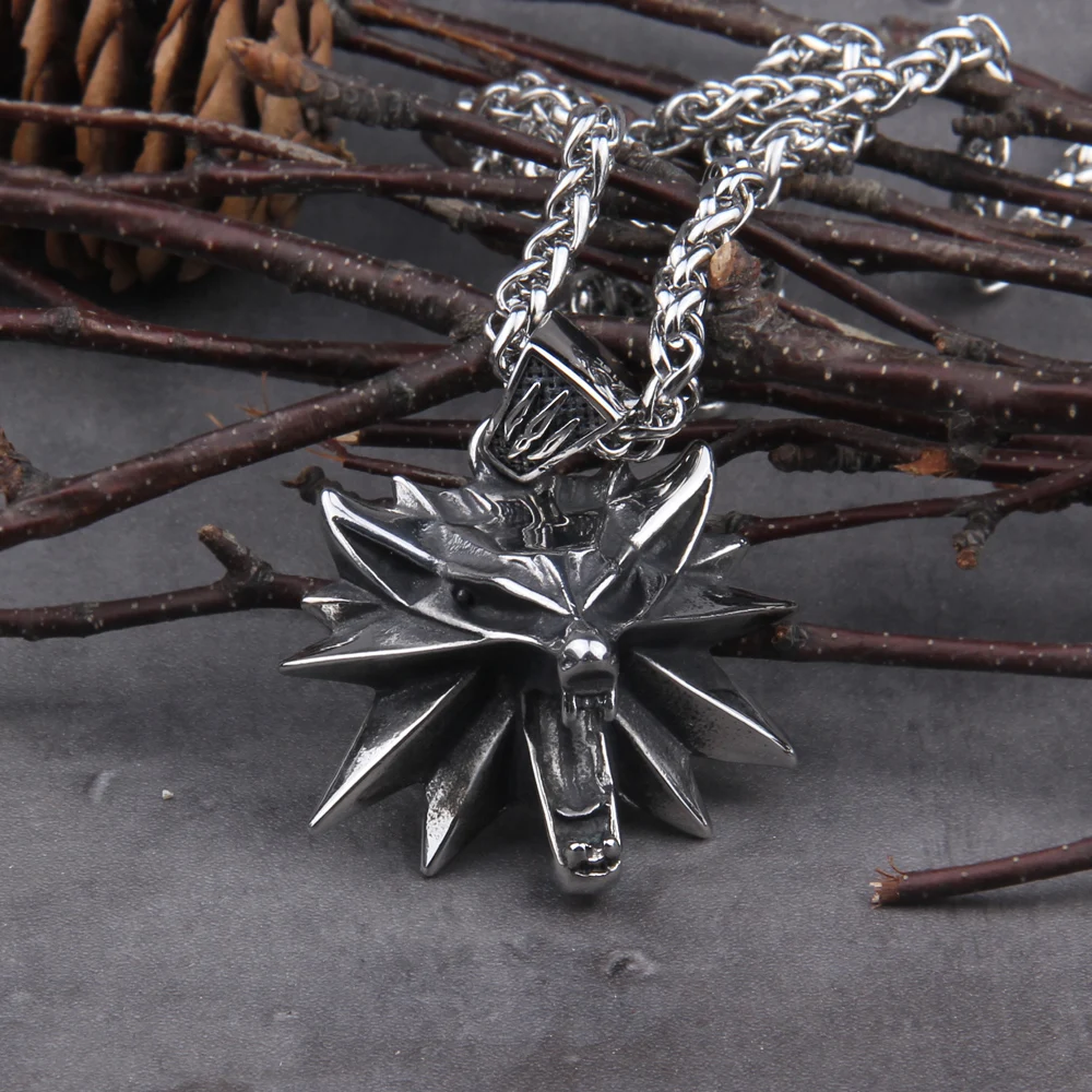 Solid Stainless Steel Gray color Wizard 3 Wild Hunt Game pendant necklace Geralt wolf head necklace with wooden box as men gift Solid Stainless Steel Gray color Wizard 3 Wild Hunt Game pendant necklace Geralt wolf head necklace with wooden box as men gift