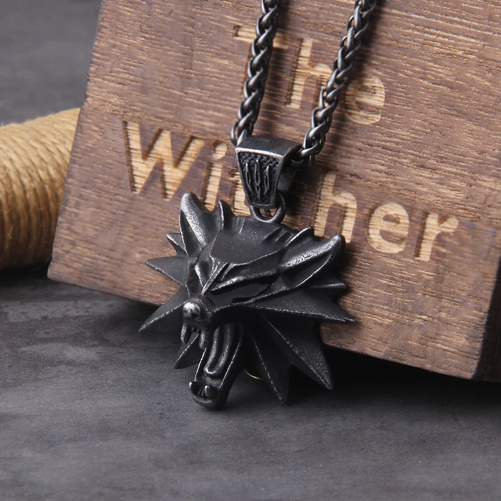 Solid Stainless Steel Gray color Wizard 3 Wild Hunt Game pendant necklace Geralt wolf head necklace with wooden box as men gift Solid Stainless Steel Gray color Wizard 3 Wild Hunt Game pendant necklace Geralt wolf head necklace with wooden box as men gift