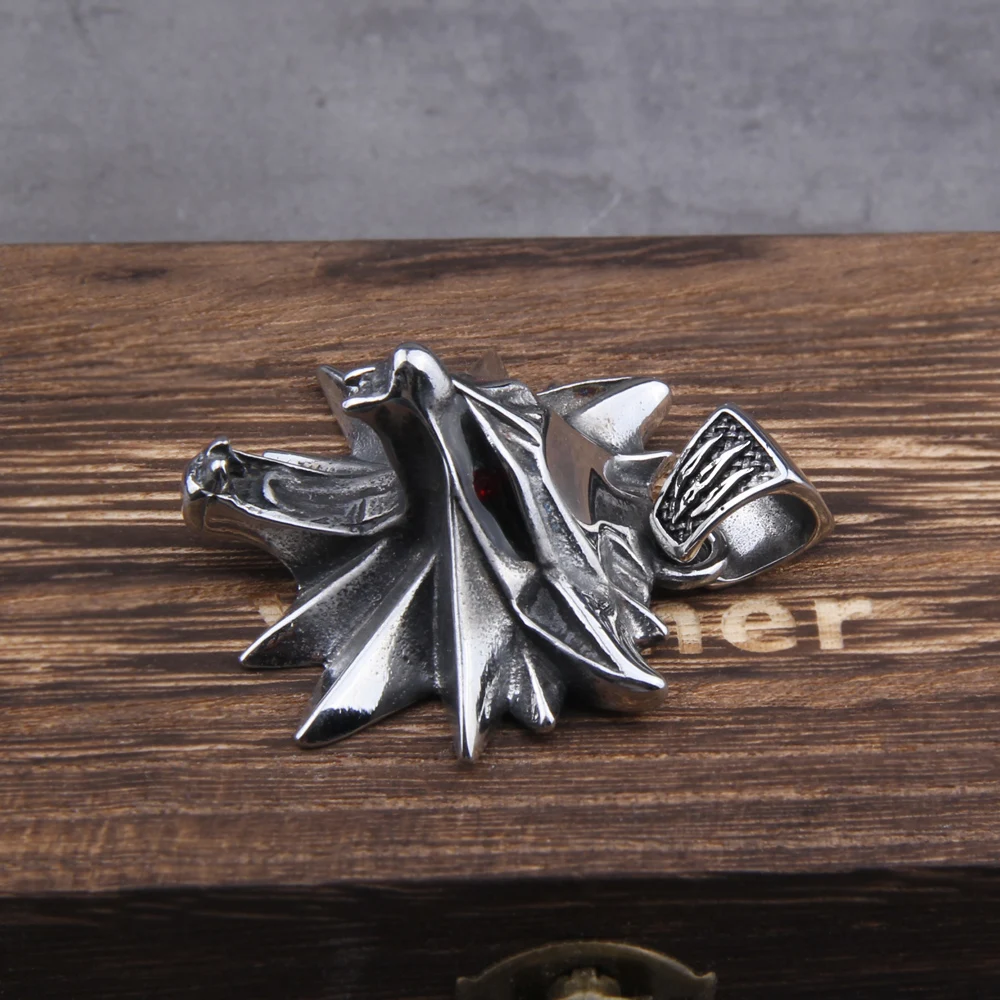 Solid Stainless Steel Gray color Wizard 3 Wild Hunt Game pendant necklace Geralt wolf head necklace with wooden box as men gift Solid Stainless Steel Gray color Wizard 3 Wild Hunt Game pendant necklace Geralt wolf head necklace with wooden box as men gift