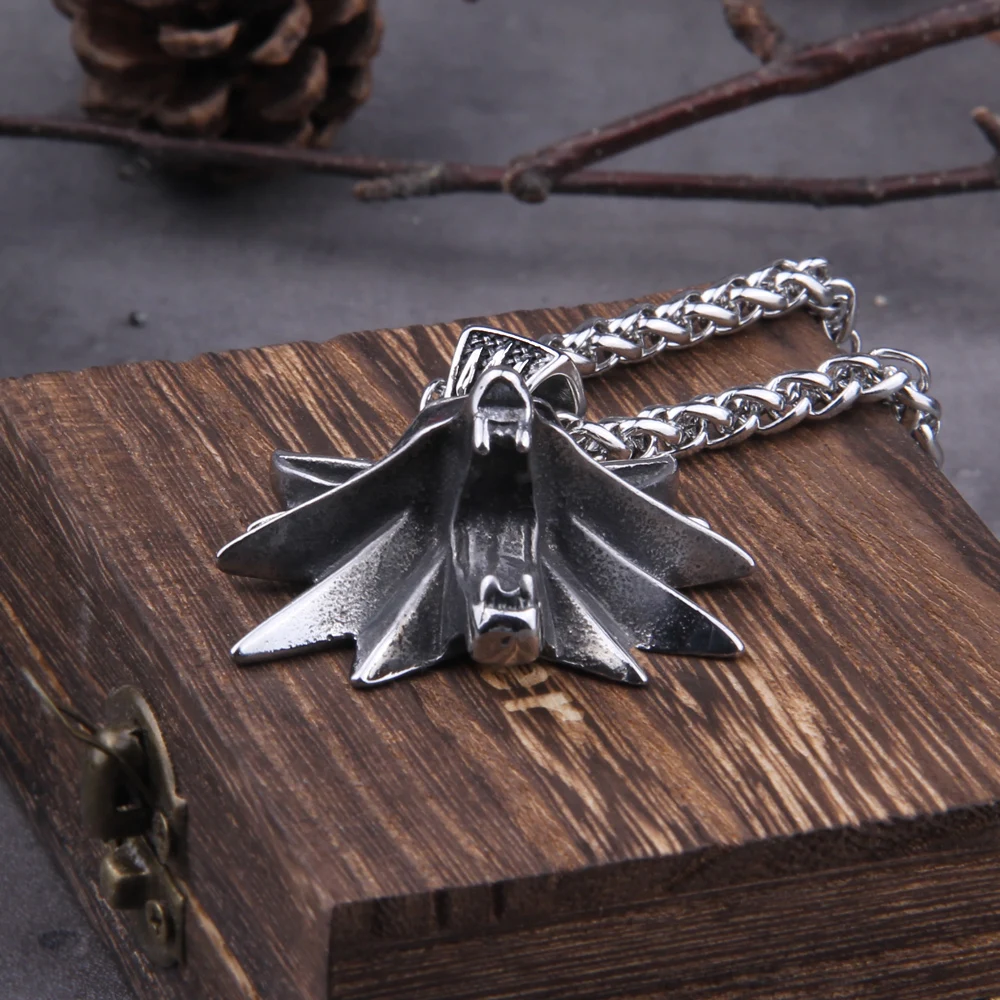 Solid Stainless Steel Gray color Wizard 3 Wild Hunt Game pendant necklace Geralt wolf head necklace with wooden box as men gift Solid Stainless Steel Gray color Wizard 3 Wild Hunt Game pendant necklace Geralt wolf head necklace with wooden box as men gift