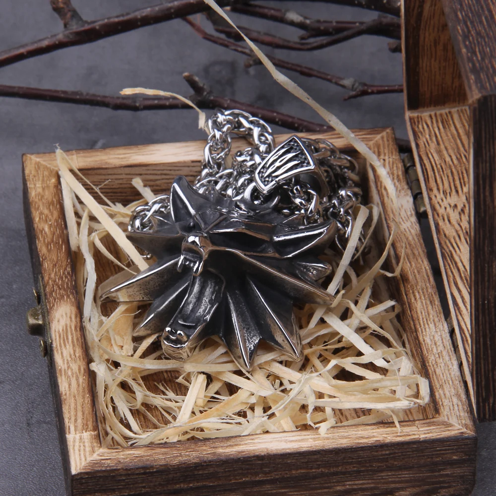 Solid Stainless Steel Gray color Wizard 3 Wild Hunt Game pendant necklace Geralt wolf head necklace with wooden box as men gift Solid Stainless Steel Gray color Wizard 3 Wild Hunt Game pendant necklace Geralt wolf head necklace with wooden box as men gift