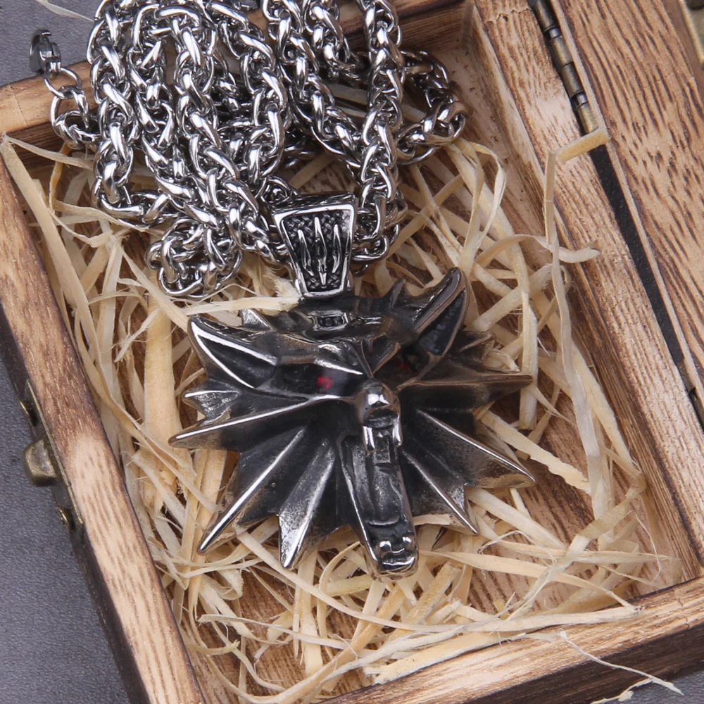 Solid Stainless Steel Gray color Wizard 3 Wild Hunt Game pendant necklace Geralt wolf head necklace with wooden box as men gift Solid Stainless Steel Gray color Wizard 3 Wild Hunt Game pendant necklace Geralt wolf head necklace with wooden box as men gift