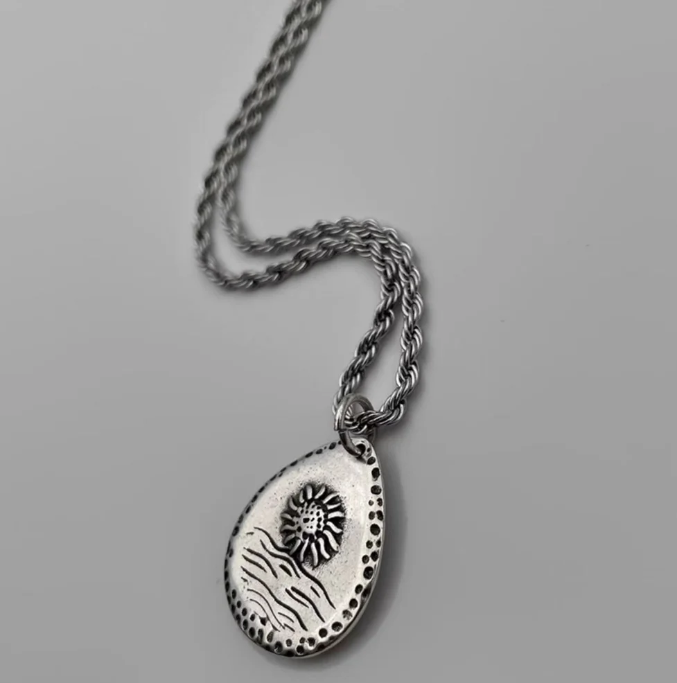 New Trendy Retro Silver Wishing Stone Sun Pendant Necklace for Women Men Handmade Simple Desgin Couple Necklace Jewelry Gift New Trendy Retro Silver Wishing Stone Sun Pendant Necklace for Women Men Handmade Simple Desgin Couple Necklace Jewelry Gift