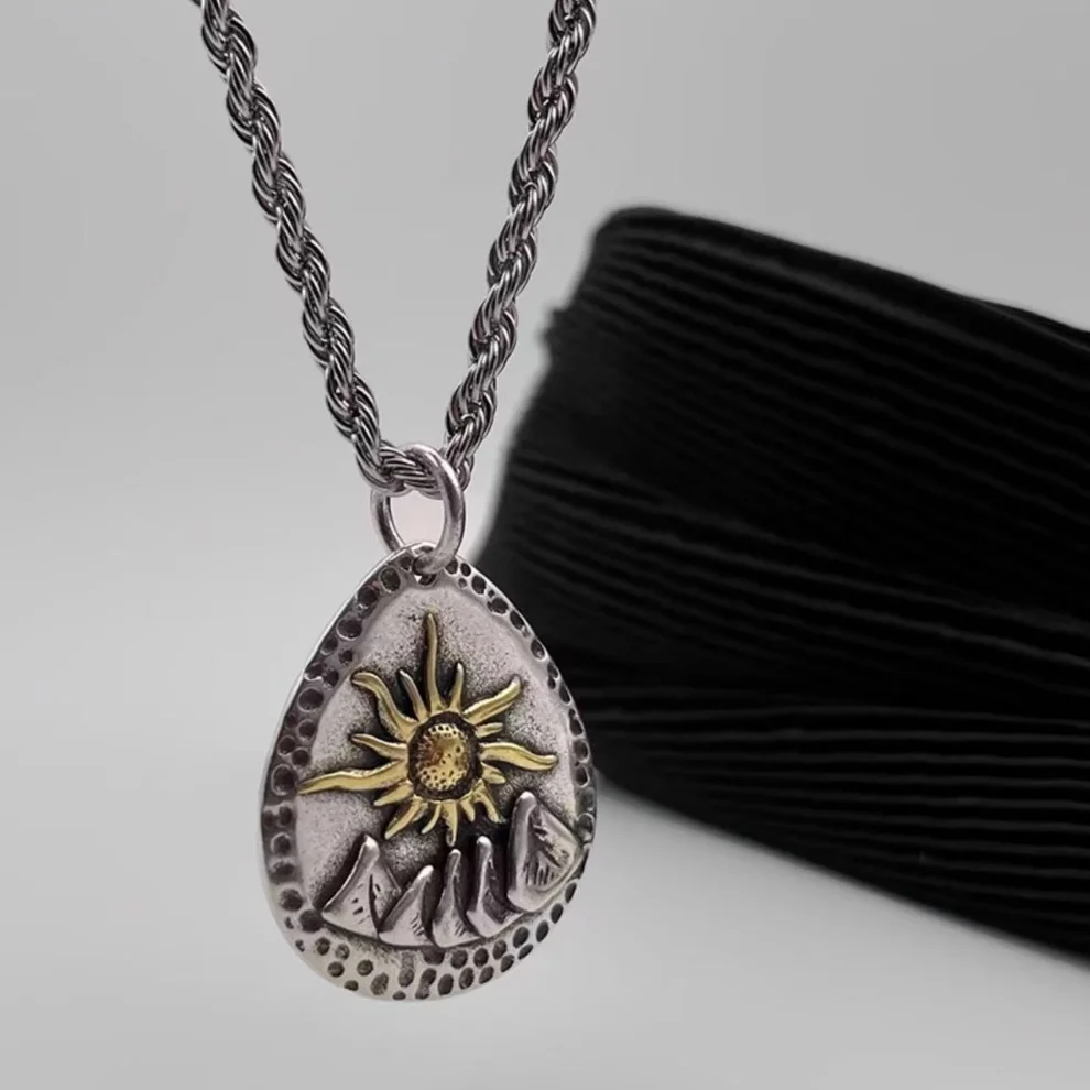 New Trendy Retro Silver Wishing Stone Sun Pendant Necklace for Women Men Handmade Simple Desgin Couple Necklace Jewelry Gift New Trendy Retro Silver Wishing Stone Sun Pendant Necklace for Women Men Handmade Simple Desgin Couple Necklace Jewelry Gift