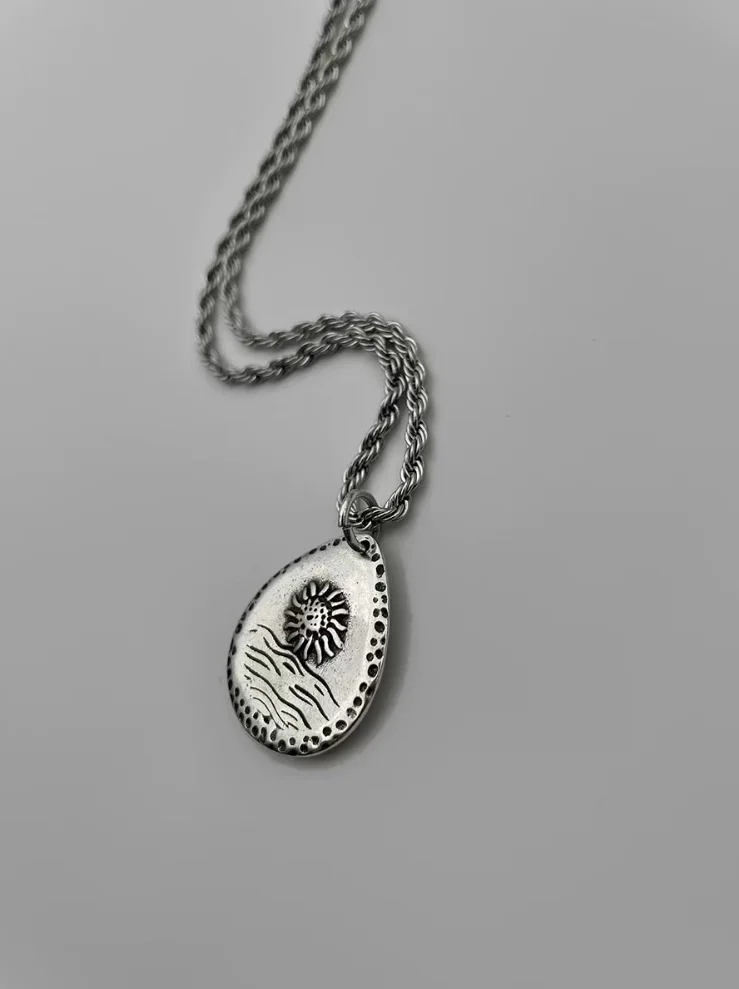 New Trendy Retro Silver Wishing Stone Sun Pendant Necklace for Women Men Handmade Simple Desgin Couple Necklace Jewelry Gift