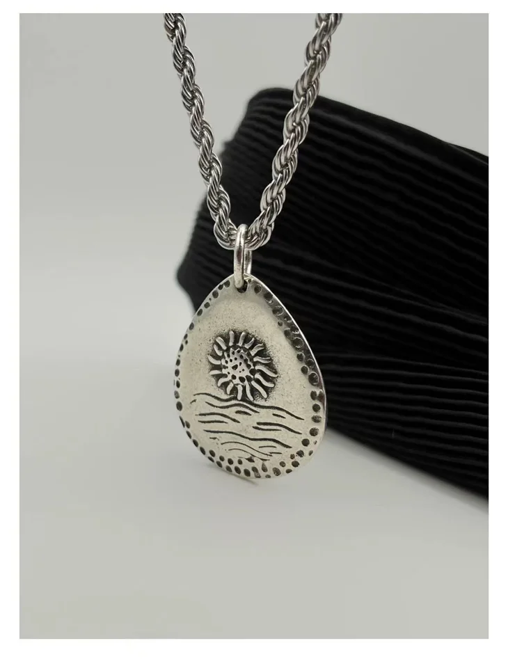 New Trendy Retro Silver Wishing Stone Sun Pendant Necklace for Women Men Handmade Simple Desgin Couple Necklace Jewelry Gift