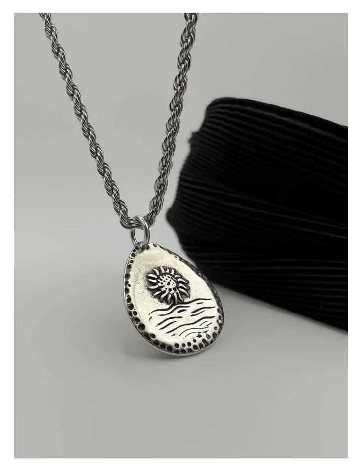 New Trendy Retro Silver Wishing Stone Sun Pendant Necklace for Women Men Handmade Simple Desgin Couple Necklace Jewelry Gift