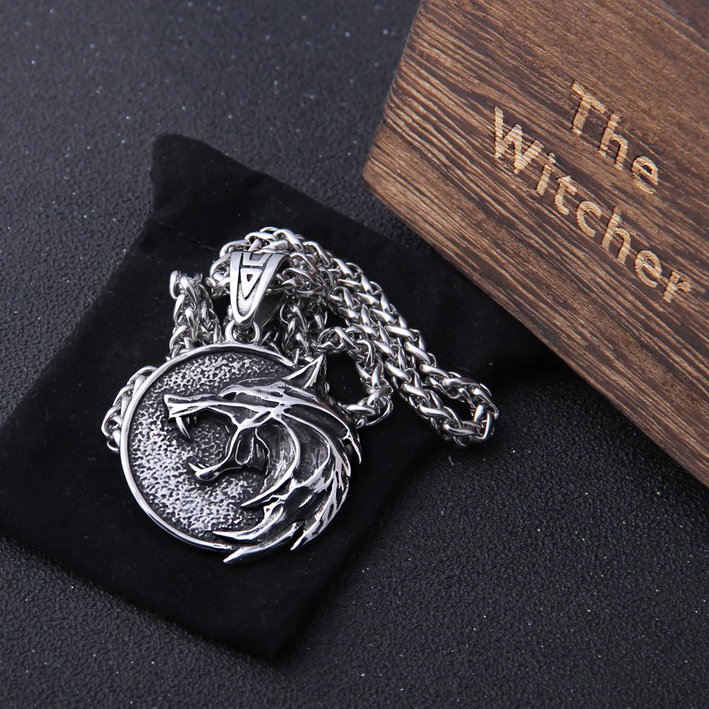 the Wizard wolf head pendant necklace for Geralt with a The Wild Hunt 3 Figure TV the Wizard wolf head pendant necklace for Geralt with a The Wild Hunt 3 Figure TV