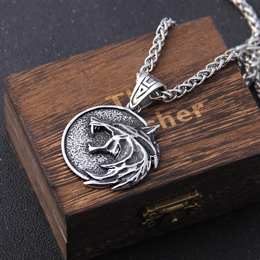 the Wizard wolf head pendant necklace for Geralt with a The Wild Hunt 3 Figure TV the Wizard wolf head pendant necklace for Geralt with a The Wild Hunt 3 Figure TV