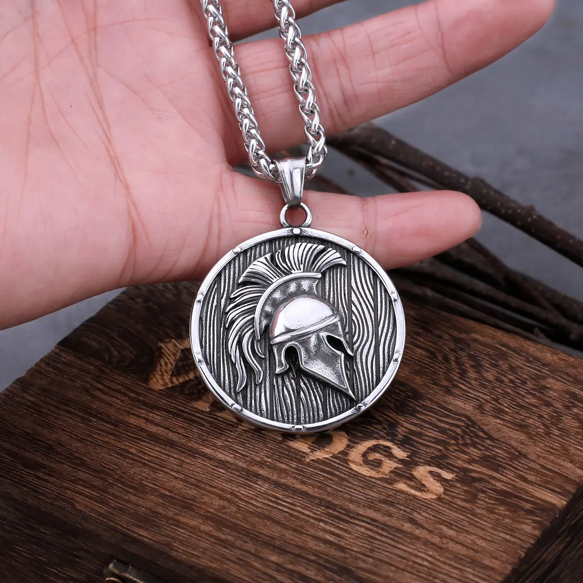 Nordic Viking Spartan Warrior Helmet Necklace Men’s Stainless Steel Vintage Hip Hop Amulet Pendant Necklace Fashion Punk Jewelry Nordic Viking Spartan Warrior Helmet Necklace Men's Stainless Steel Vintage Hip Hop Amulet Pendant Necklace Fashion Punk Jewelry