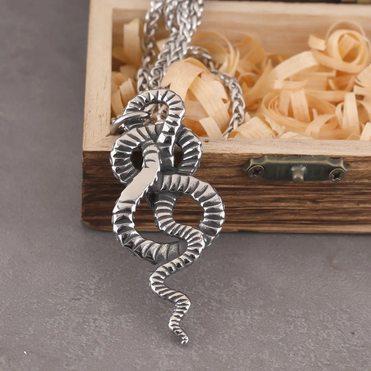 Stainless Steel Winding Snake Pendant Necklace Black Gun Plated Animal Creative Design Necklace Men Punk Hip Hop Jewelry Gift Stainless Steel Winding Snake Pendant Necklace Black Gun Plated Animal Creative Design Necklace Men Punk Hip Hop Jewelry Gift