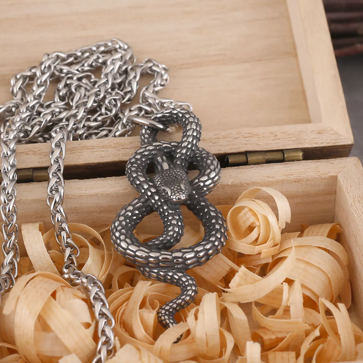 Stainless Steel Winding Snake Pendant Necklace Black Gun Plated Animal Creative Design Necklace Men Punk Hip Hop Jewelry Gift Stainless Steel Winding Snake Pendant Necklace Black Gun Plated Animal Creative Design Necklace Men Punk Hip Hop Jewelry Gift