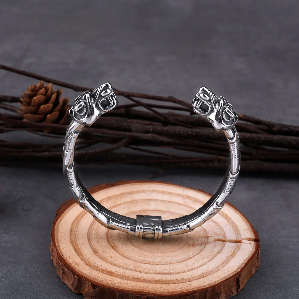 Nordic Viking Stainless Steel Wolf Head Bracelet Cuff Bracelet Gift Adjustable Men’s and Women’s Jewelry Nordic Viking Stainless Steel Wolf Head Bracelet Cuff Bracelet Gift Adjustable Men's and Women's Jewelry
