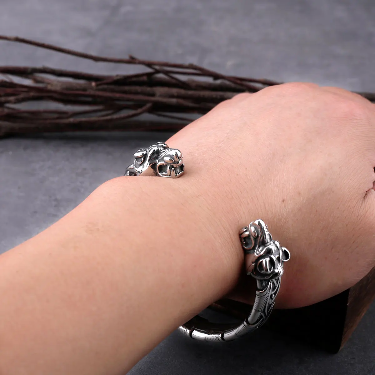 Nordic Viking Stainless Steel Wolf Head Bracelet Cuff Bracelet Gift Adjustable Men's and Women's Jewelry