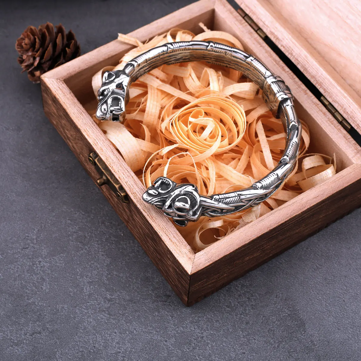 Nordic Viking Stainless Steel Wolf Head Bracelet Cuff Bracelet Gift Adjustable Men’s and Women’s Jewelry Nordic Viking Stainless Steel Wolf Head Bracelet Cuff Bracelet Gift Adjustable Men's and Women's Jewelry