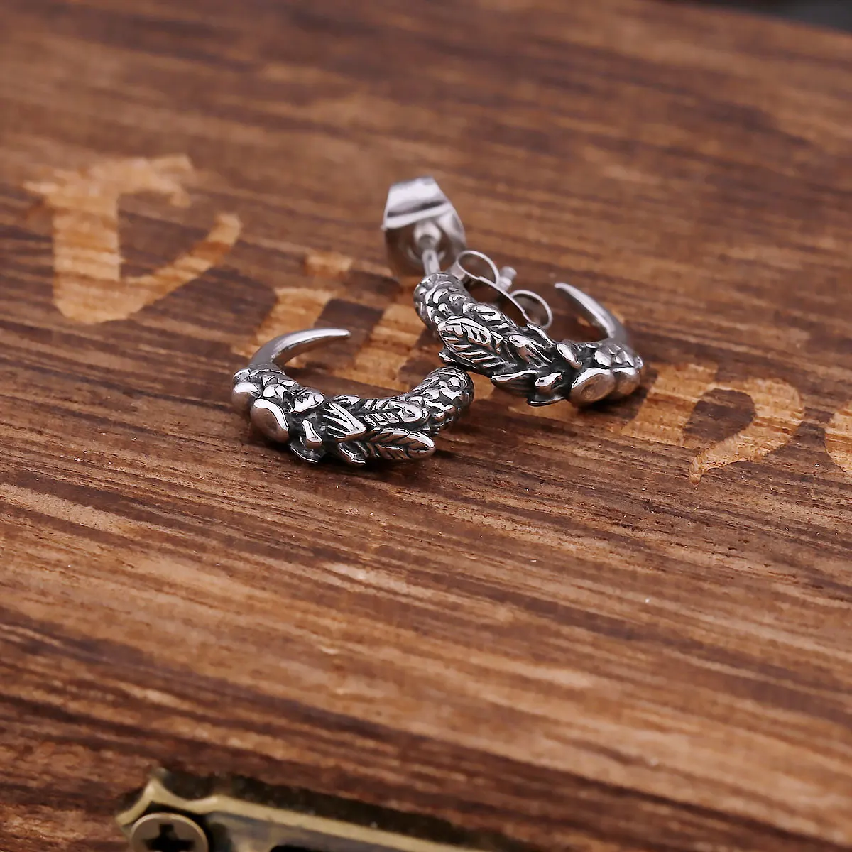 Vintage Eagle Claw Animal Stud Earrings Men Women Stainless Steel Punk Daily Party Earrings Fashion Charm Jewelry Gift Vintage Eagle Claw Animal Stud Earrings Men Women Stainless Steel Punk Daily Party Earrings Fashion Charm Jewelry Gift