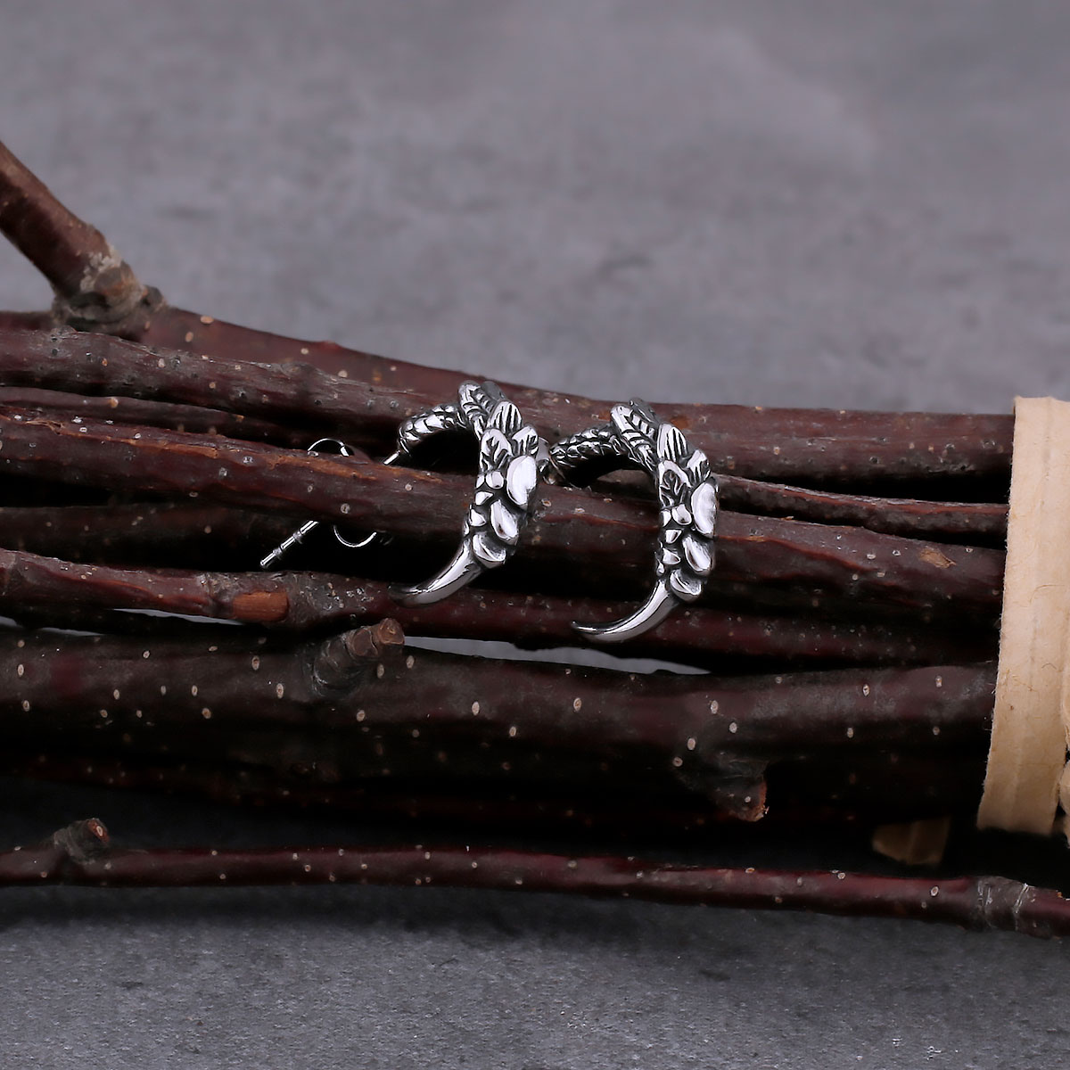 Vintage Eagle Claw Animal Stud Earrings Men Women Stainless Steel Punk Daily Party Earrings Fashion Charm Jewelry Gift