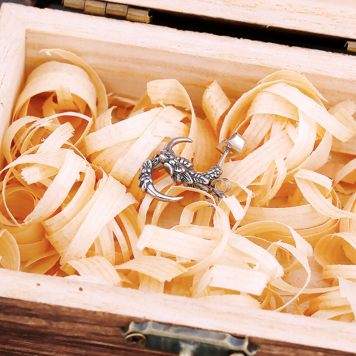 Vintage Eagle Claw Animal Stud Earrings Men Women Stainless Steel Punk Daily Party Earrings Fashion Charm Jewelry Gift