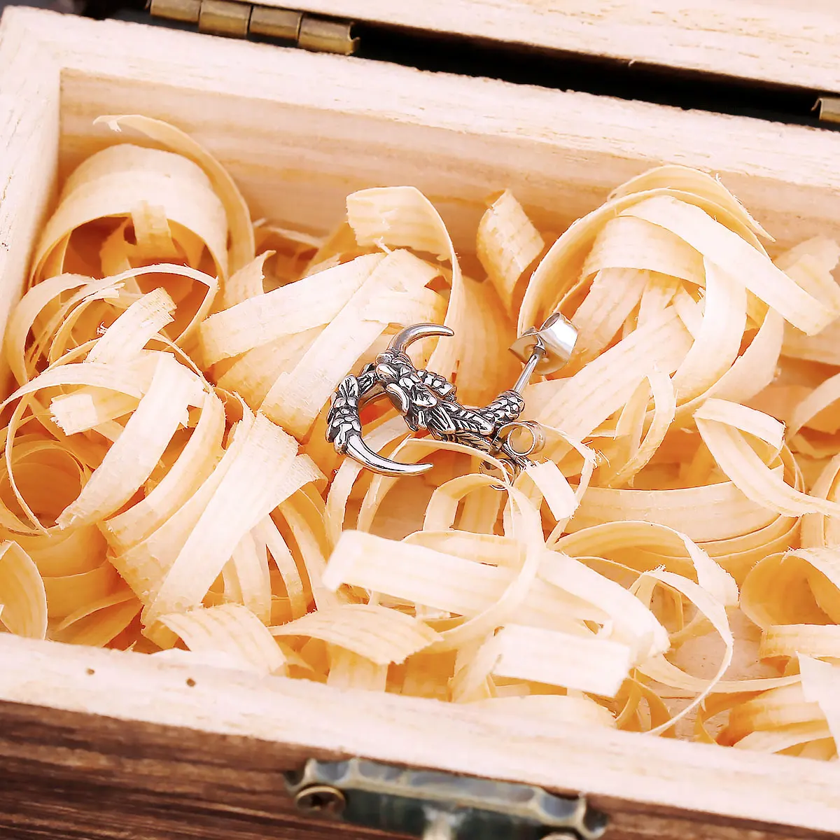 Vintage Eagle Claw Animal Stud Earrings Men Women Stainless Steel Punk Daily Party Earrings Fashion Charm Jewelry Gift Vintage Eagle Claw Animal Stud Earrings Men Women Stainless Steel Punk Daily Party Earrings Fashion Charm Jewelry Gift