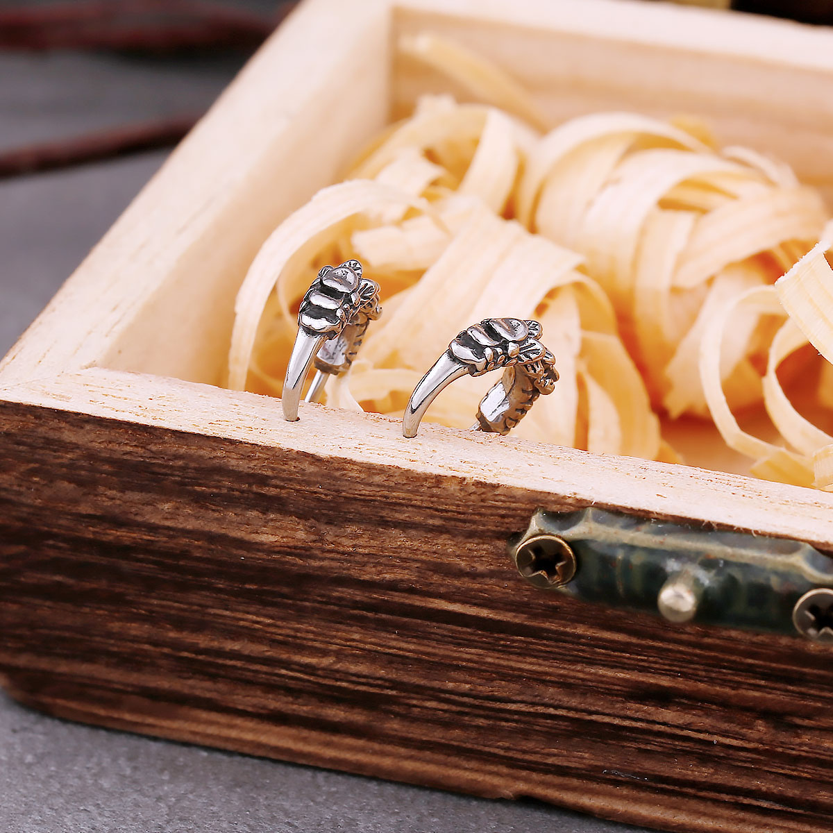 Vintage Eagle Claw Animal Stud Earrings Men Women Stainless Steel Punk Daily Party Earrings Fashion Charm Jewelry Gift