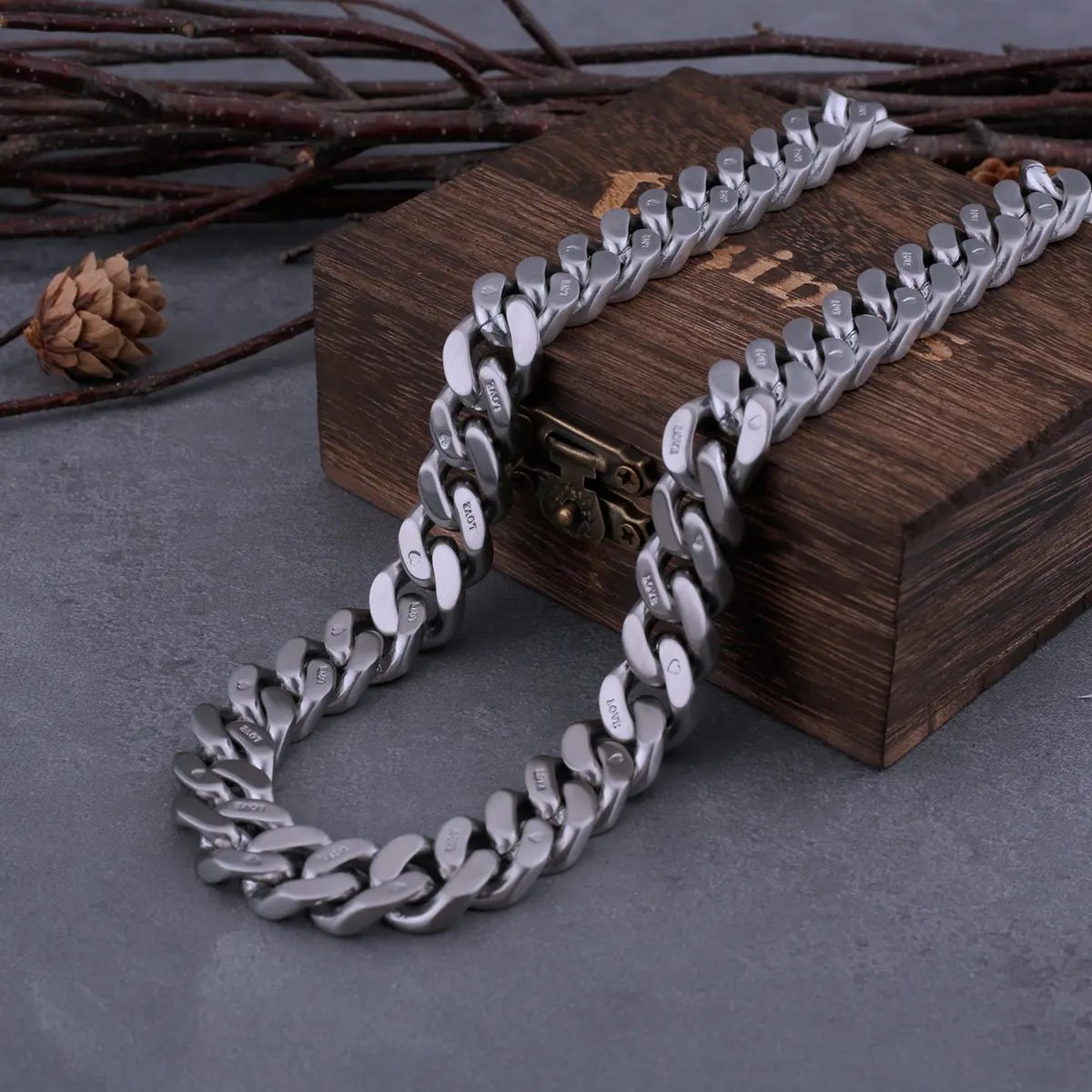 New Design Cuban Thick Chain Necklace Men Women Stainless Steel Punk Hip Hop Carved Love Couple Clavicle Chain Jewelry Gift New Design Cuban Thick Chain Necklace Men Women Stainless Steel Punk Hip Hop Carved Love Couple Clavicle Chain Jewelry Gift