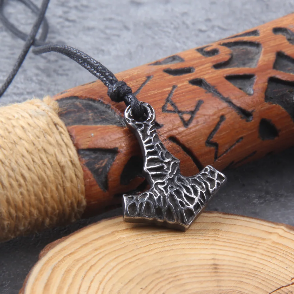 2024 New Vintage Nordic viking rune Pendant For Men Stainless Steel Necklace Jewelry for gift with box 2024 New Vintage Nordic viking rune Pendant For Men Stainless Steel Necklace Jewelry for gift with box