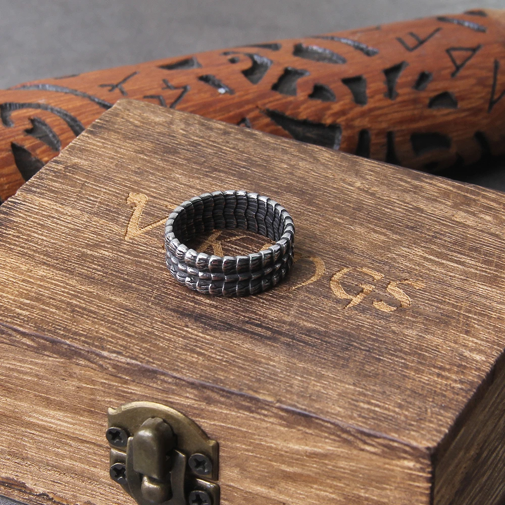 Viking Style Stainless Steel Huge Ouroboros Snake Ring for Men Male Fashion Jewelry and a cotton chain as gift with wooden box Viking Style Stainless Steel Huge Ouroboros Snake Ring for Men Male Fashion Jewelry and a cotton chain as gift with wooden box