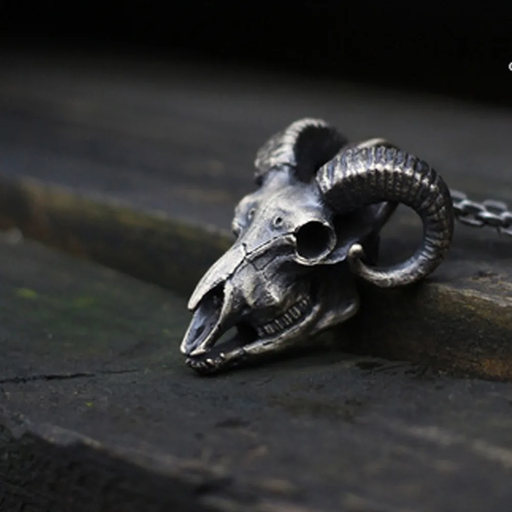 1 Piece of New Simple Trendy Skull Plate Goat Skull Pendant Necklace Punk Retro Men and Women Couple Pendant Jewelry Wholesale 1 Piece of New Simple Trendy Skull Plate Goat Skull Pendant Necklace Punk Retro Men and Women Couple Pendant Jewelry Wholesale