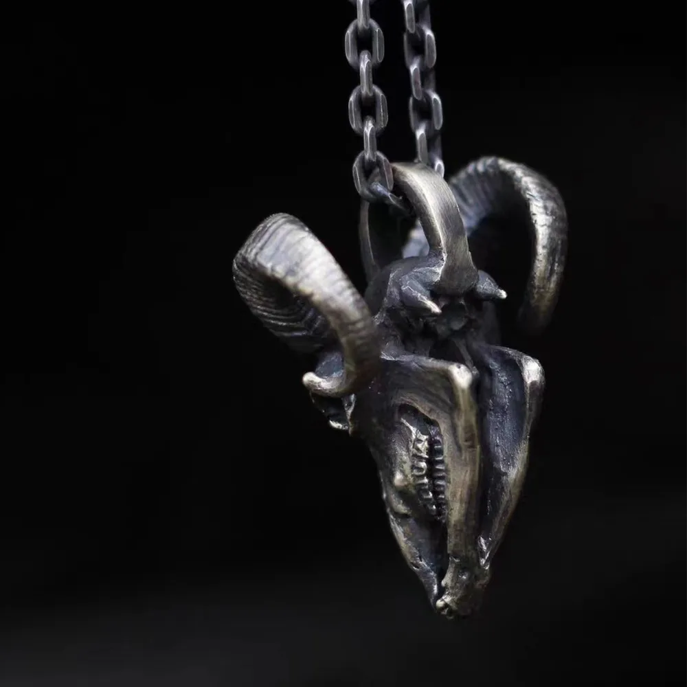 1 Piece of New Simple Trendy Skull Plate Goat Skull Pendant Necklace Punk Retro Men and Women Couple Pendant Jewelry Wholesale 1 Piece of New Simple Trendy Skull Plate Goat Skull Pendant Necklace Punk Retro Men and Women Couple Pendant Jewelry Wholesale