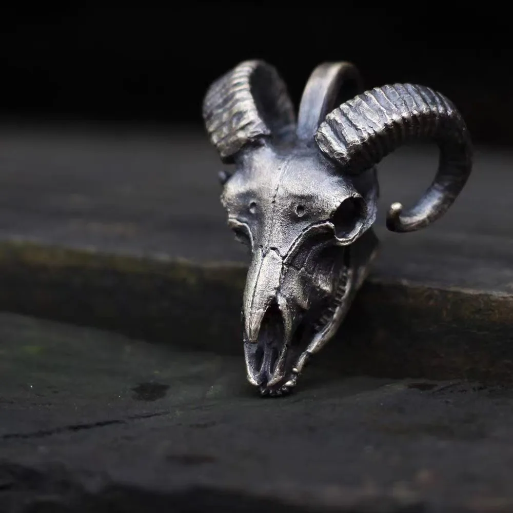 1 Piece of New Simple Trendy Skull Plate Goat Skull Pendant Necklace Punk Retro Men and Women Couple Pendant Jewelry Wholesale 1 Piece of New Simple Trendy Skull Plate Goat Skull Pendant Necklace Punk Retro Men and Women Couple Pendant Jewelry Wholesale