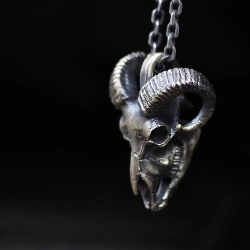1 Piece of New Simple Trendy Skull Plate Goat Skull Pendant Necklace Punk Retro Men and Women Couple Pendant Jewelry Wholesale 1 Piece of New Simple Trendy Skull Plate Goat Skull Pendant Necklace Punk Retro Men and Women Couple Pendant Jewelry Wholesale